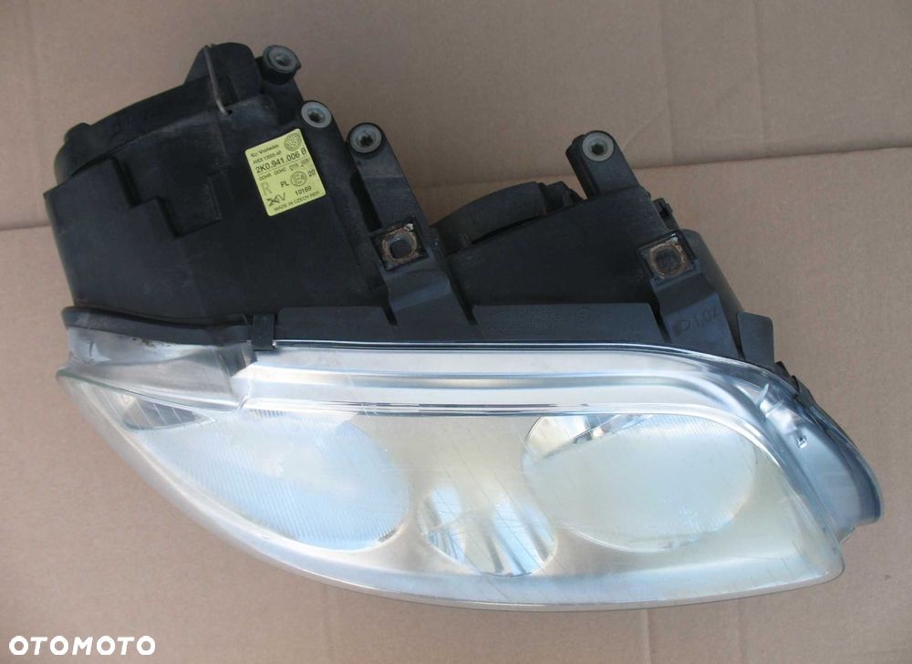 VW Caddy III Lampa Prawa przód oryginał EU - 2