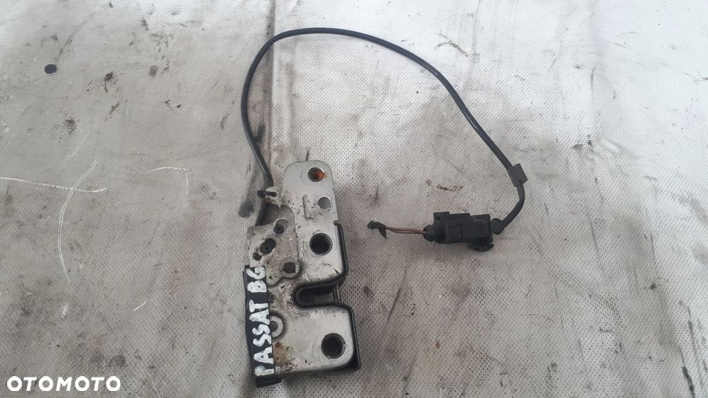 VW Passat B6 Zamek Maski 3C1823509D - 1