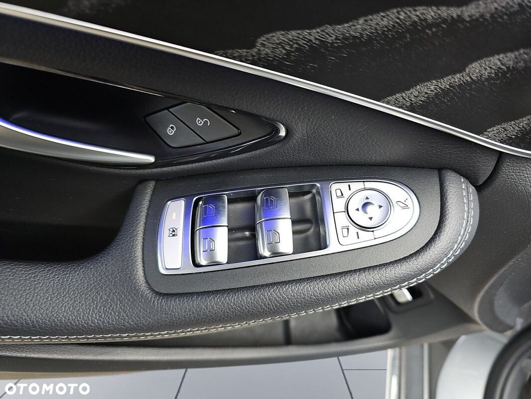 Mercedes-Benz Klasa C 200 4MATIC 9G-TRONIC - 18