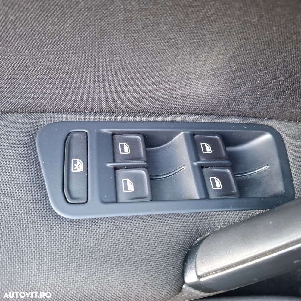 Volkswagen Golf 1.6 TDI DPF BlueMotion Technology Comfortline - 27