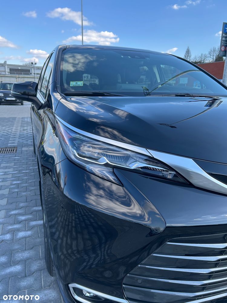 Toyota Sienna - 4
