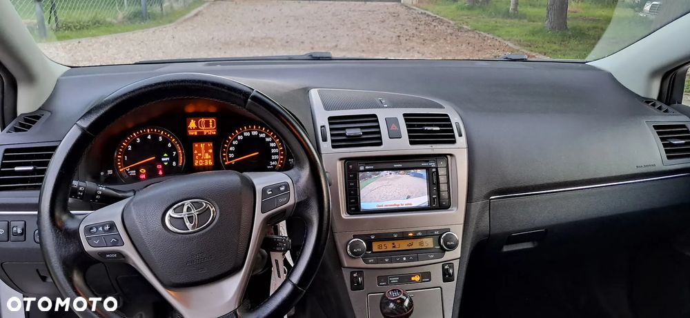 Toyota Avensis 1.8 Comfort - 12