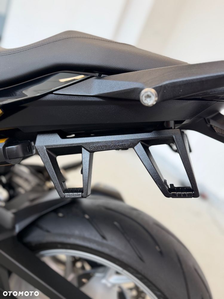 BMW F - 18