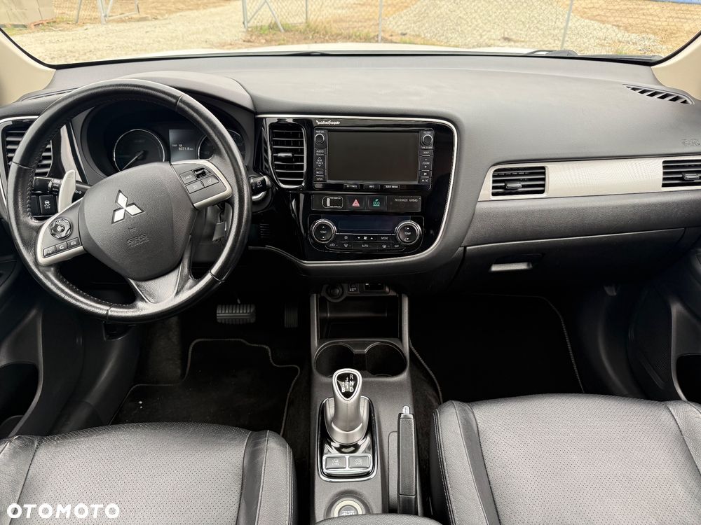 Mitsubishi Outlander 2.0 4WD Top - 21