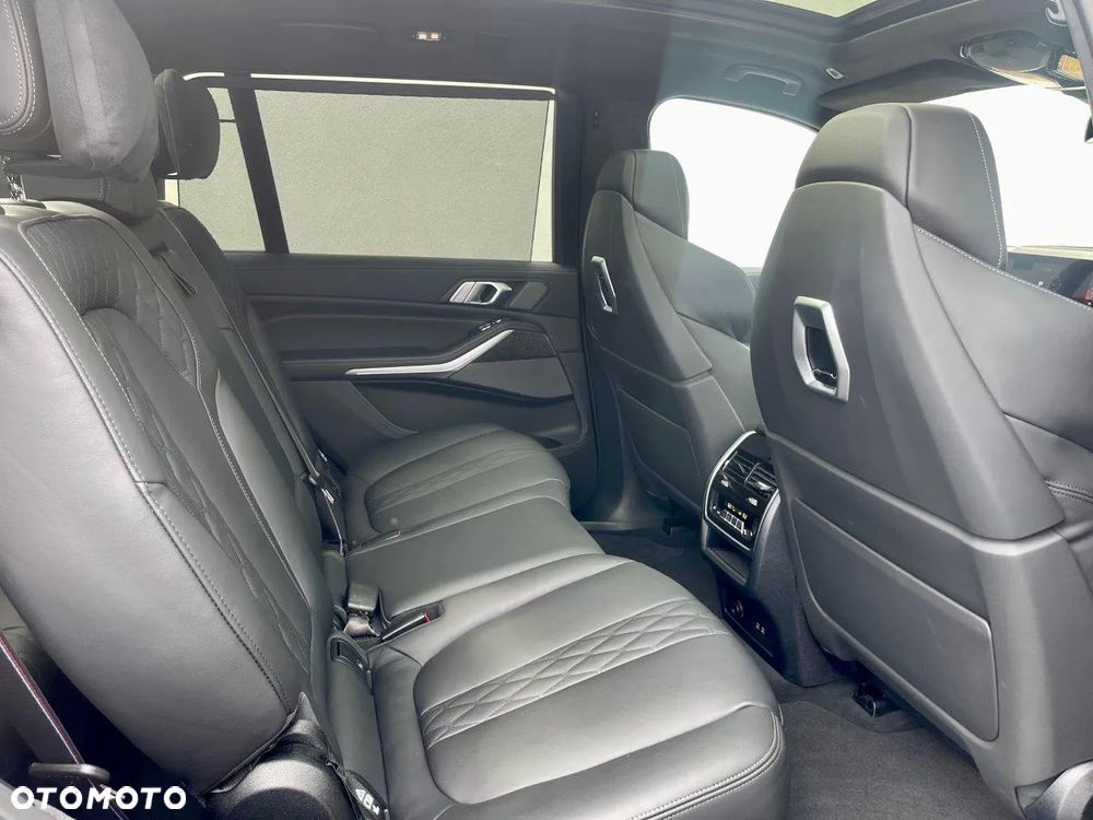 BMW X7 M60i xDrive - 16
