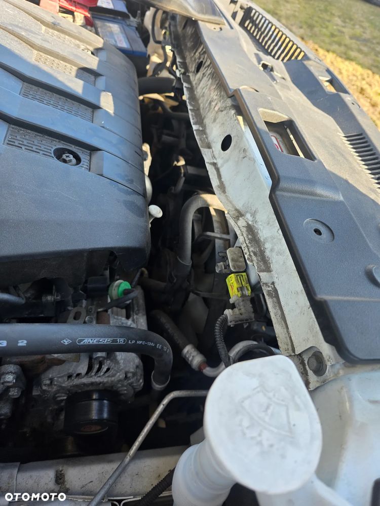 Mitsubishi Outlander - 13