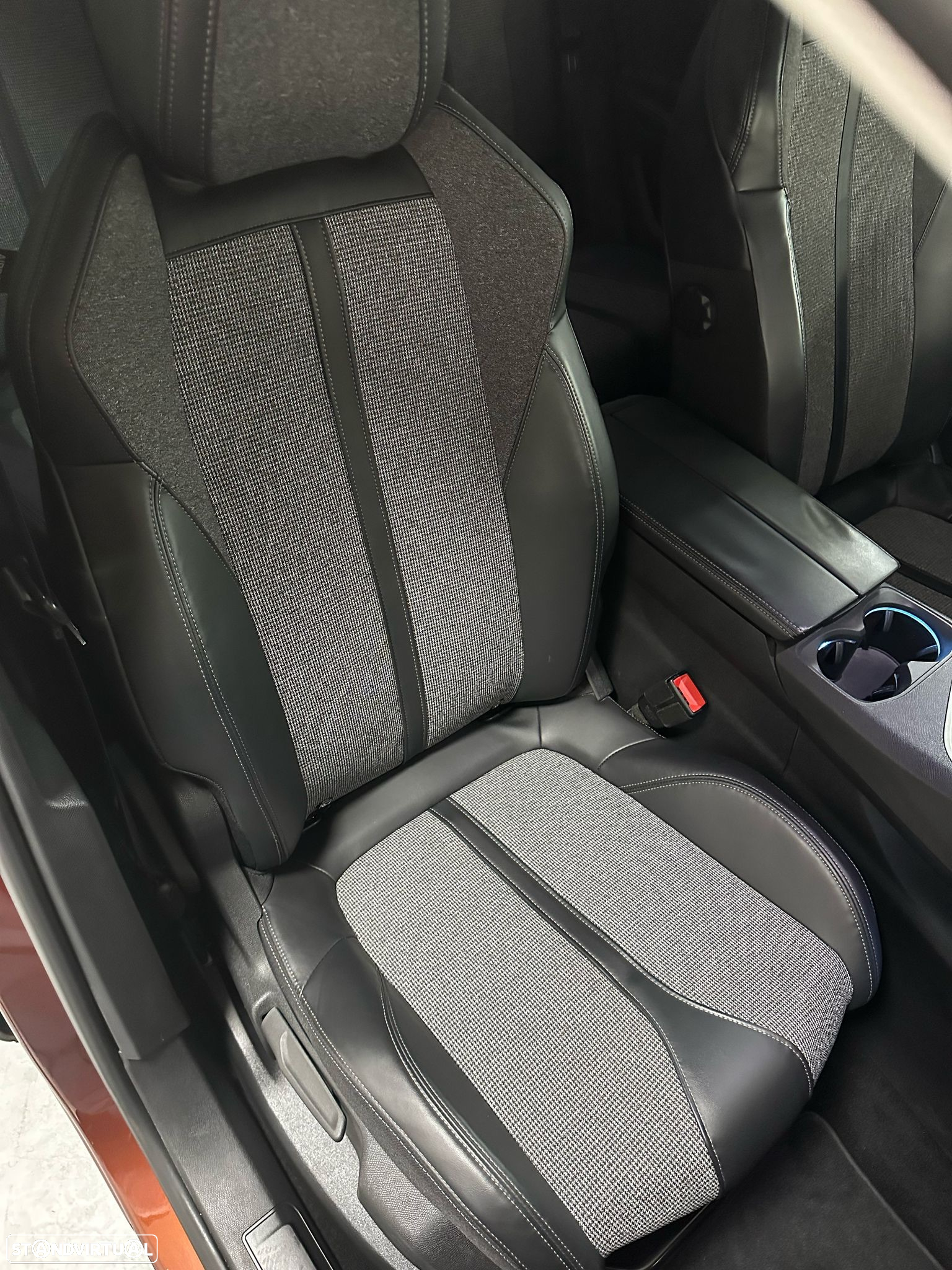 Peugeot 3008 1.6 BlueHDi Allure Grip Control EAT6 - 11