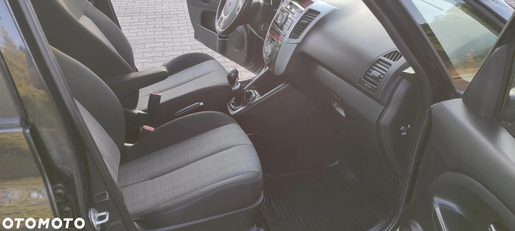 Kia Venga 1.6 L - 12