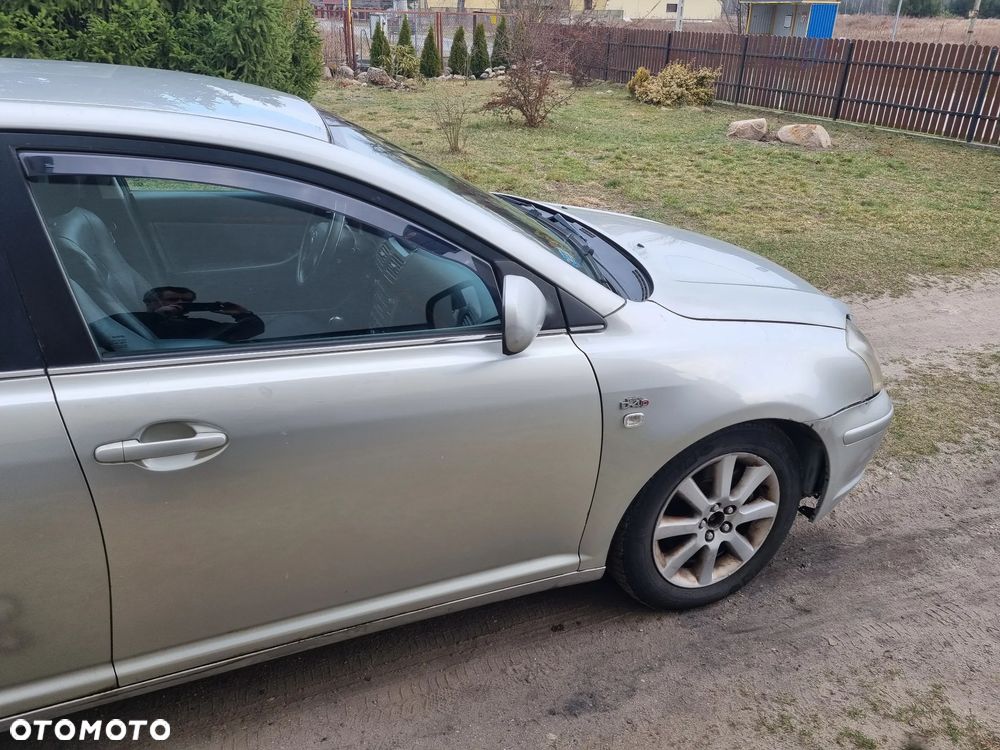 Toyota Avensis 2.0 D-4D High - 8