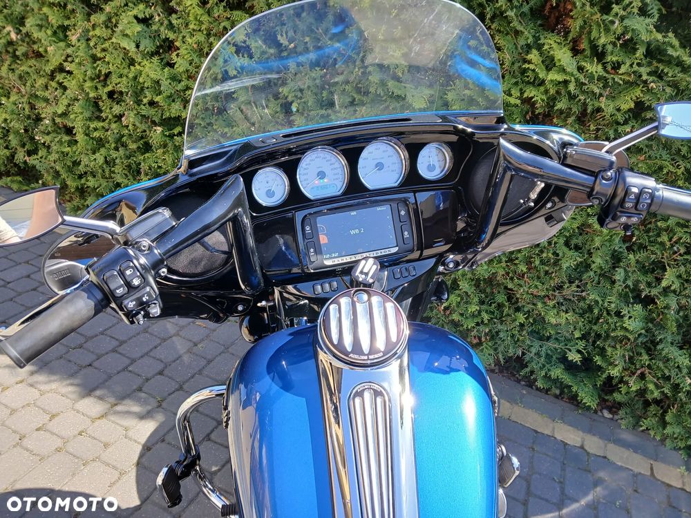 Harley-Davidson CVO Street Glide - 13