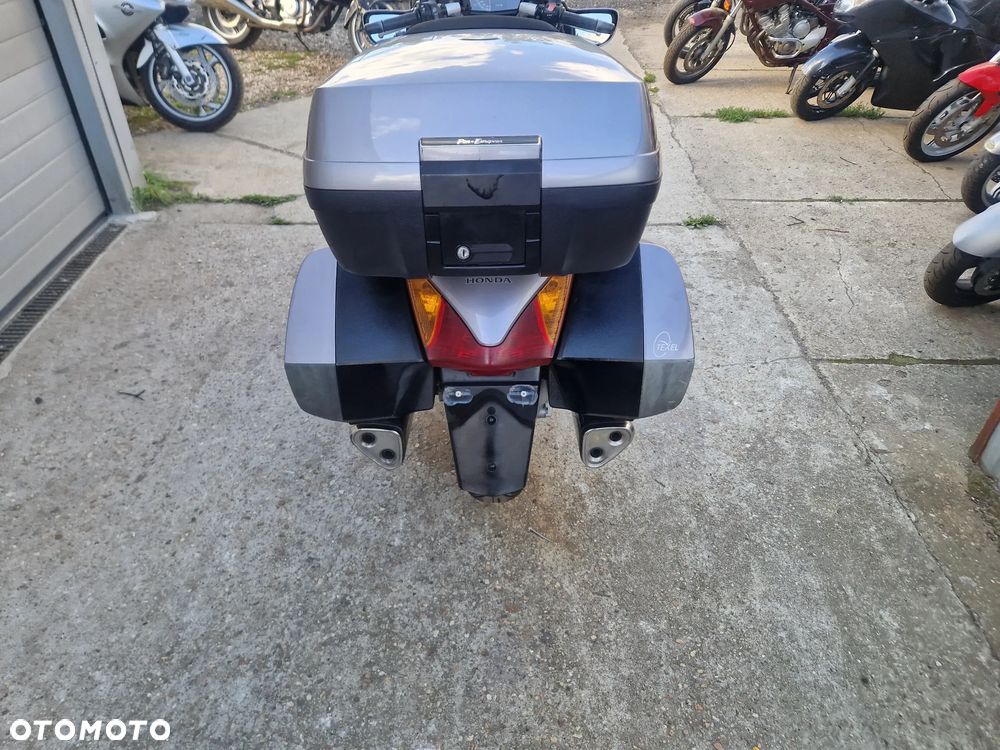 Honda ST - 9
