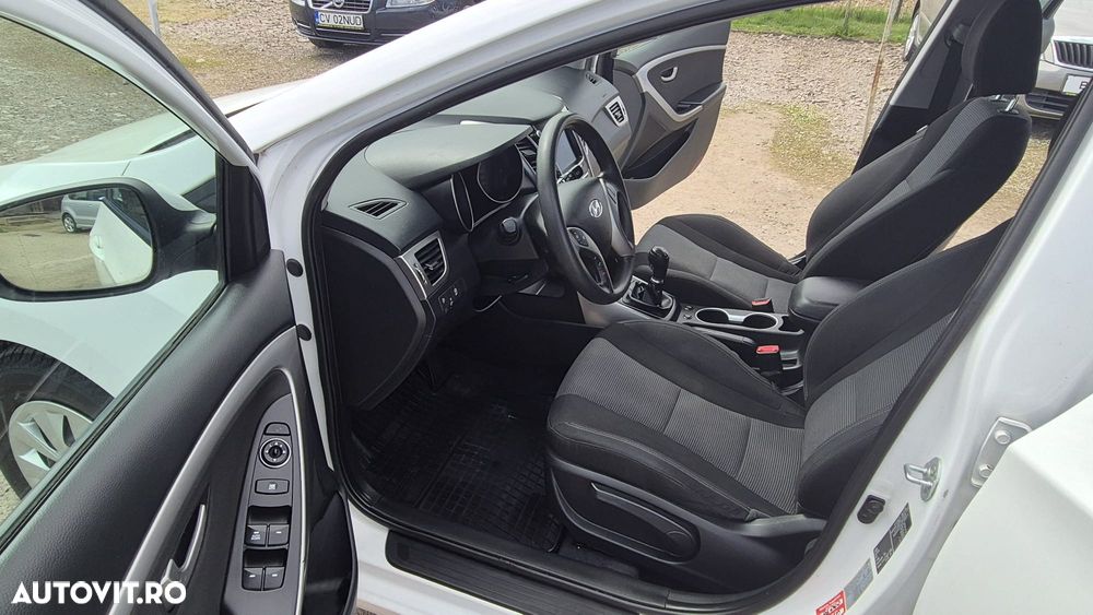 Hyundai i30 blue Kombi 1.6 CRDi Trend - 7