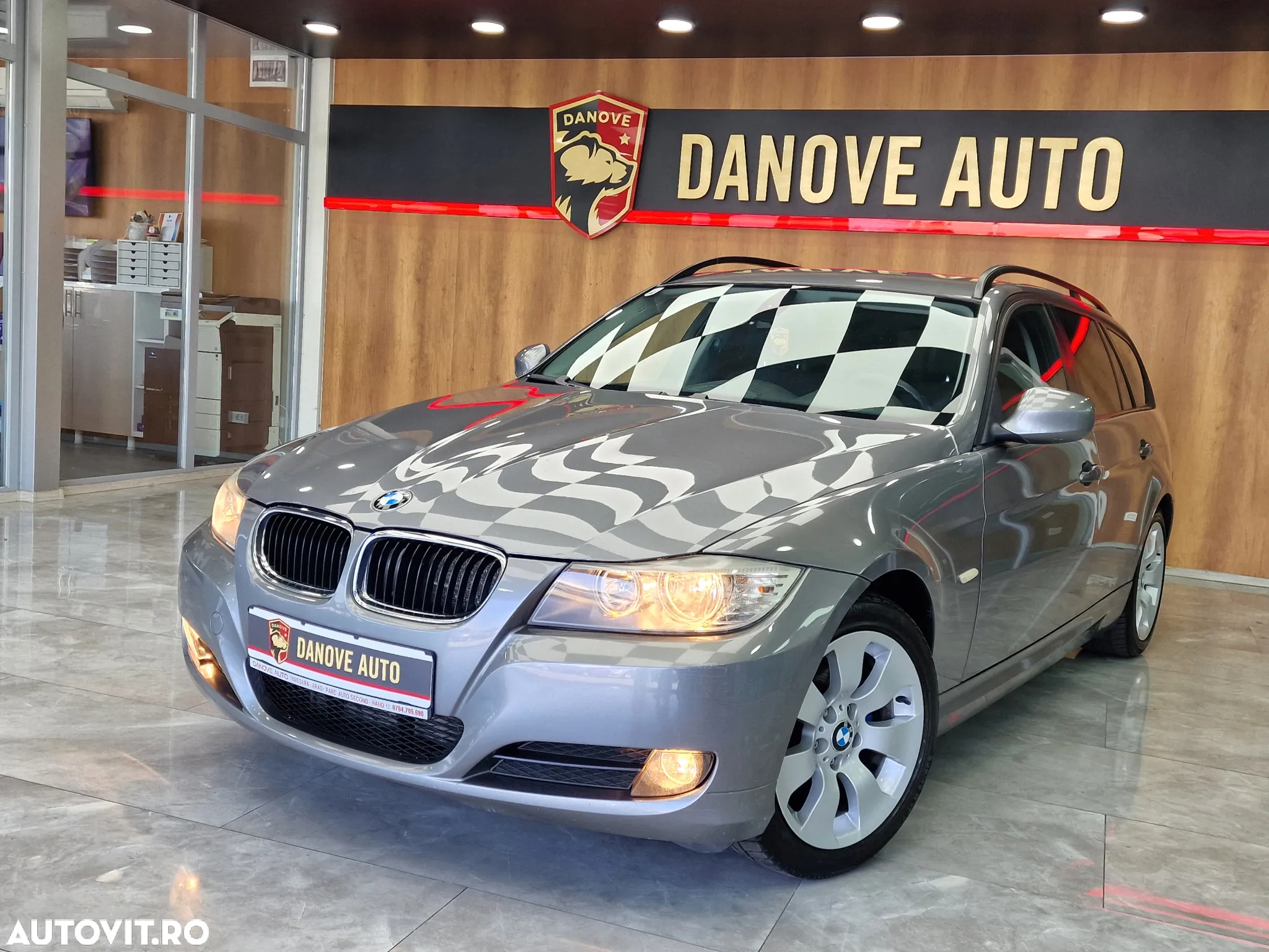 BMW Seria 3 318d DPF Touring - 9