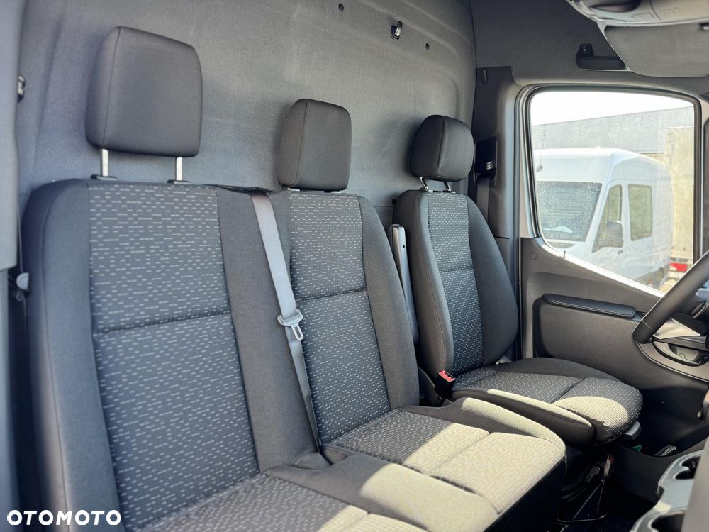 Mercedes-Benz Sprinter - 12