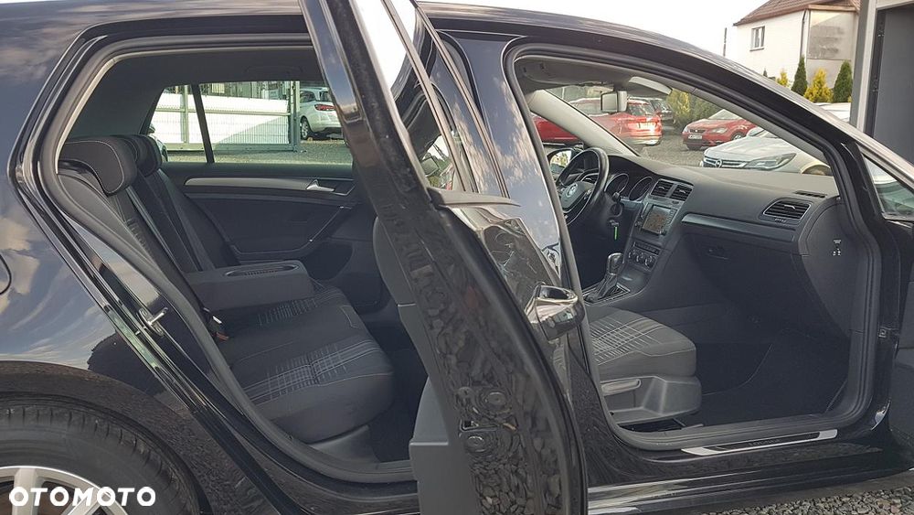 Volkswagen Golf 2.0 TDI BlueMotion Technology DSG Lounge - 25