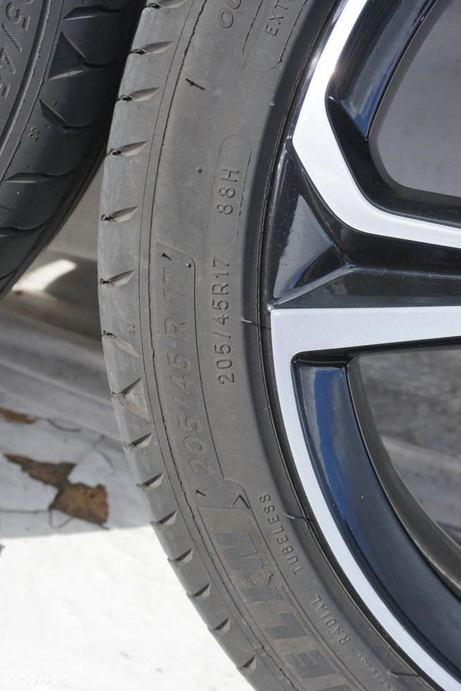 Opel corsa F 4x108 17 7J Michelin 205 45 17 - 9