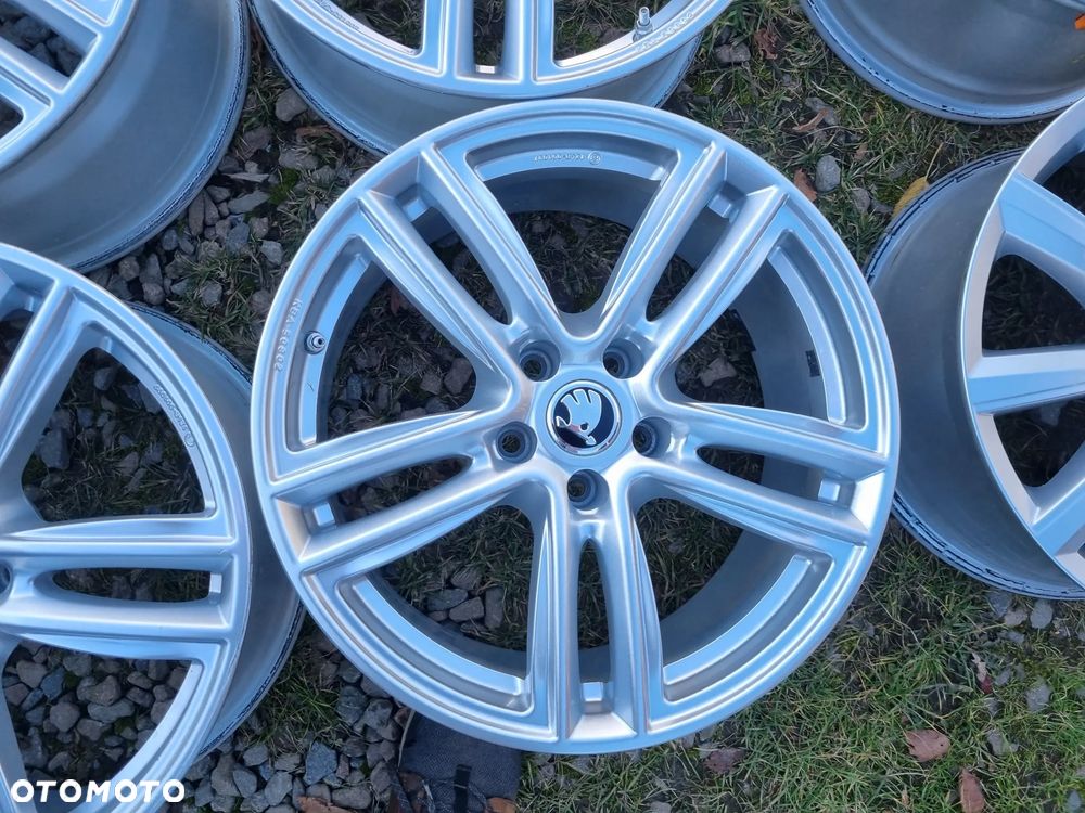 VW ARTEON,PASSAT,AUDI A4,SEAT LEON,SKODA SUPERB 8X18 ET40 5X112 bdb stan - 8