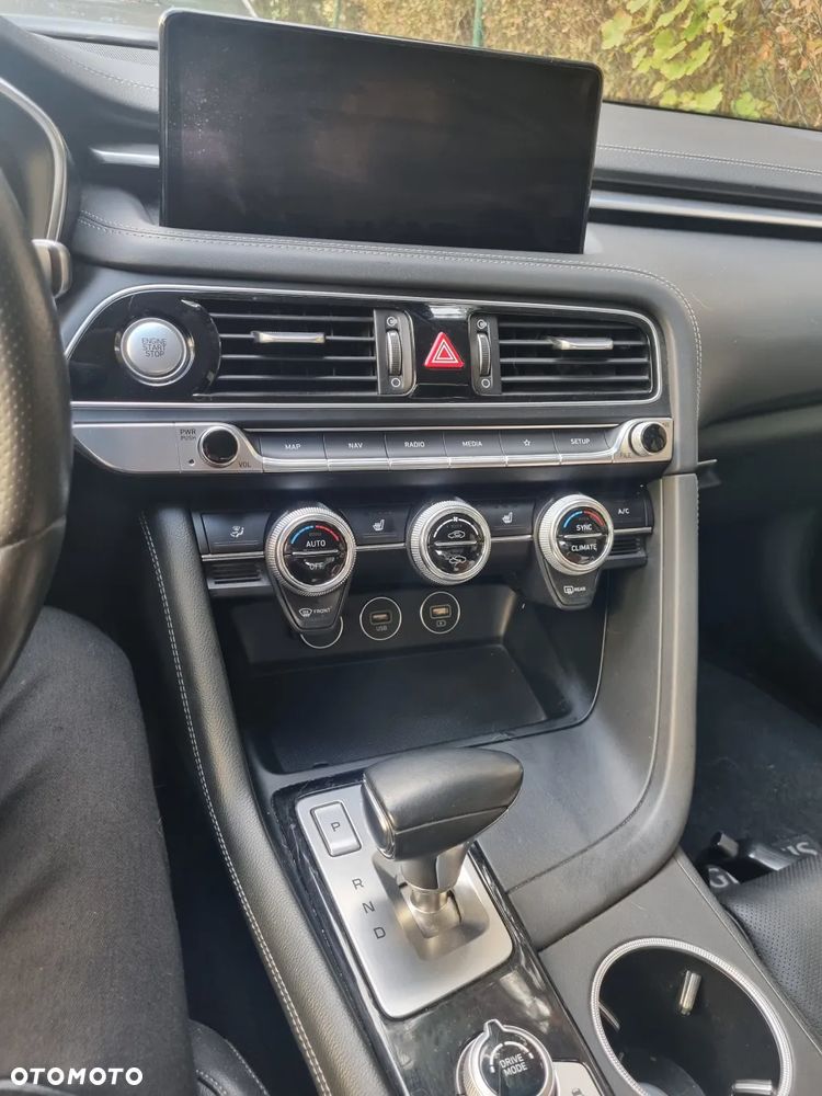 Genesis G70 Shooting Brake 2.0T RWD 8AT Premium - 4