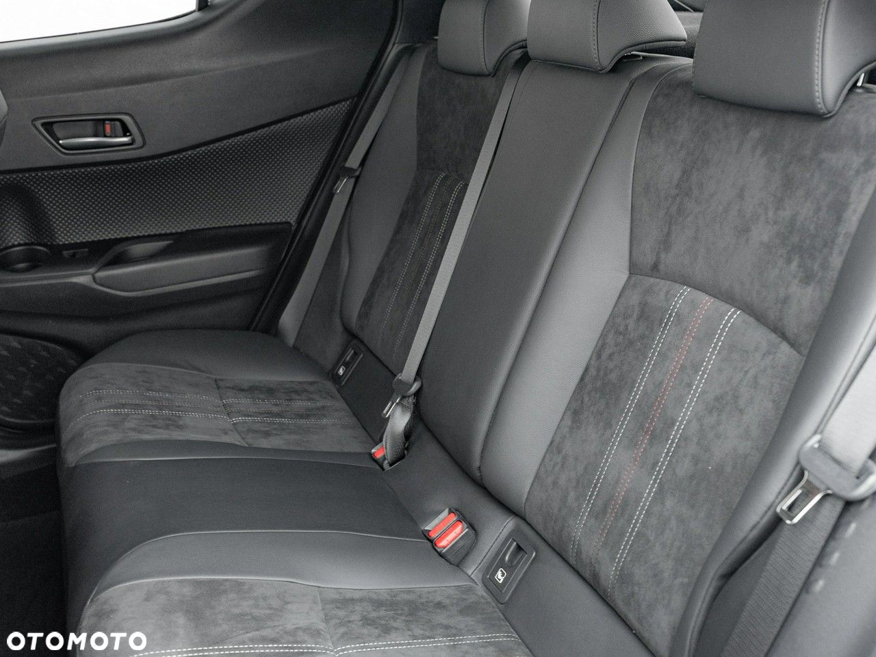 Toyota C-HR 2.0 Hybrid GR Sport - 28