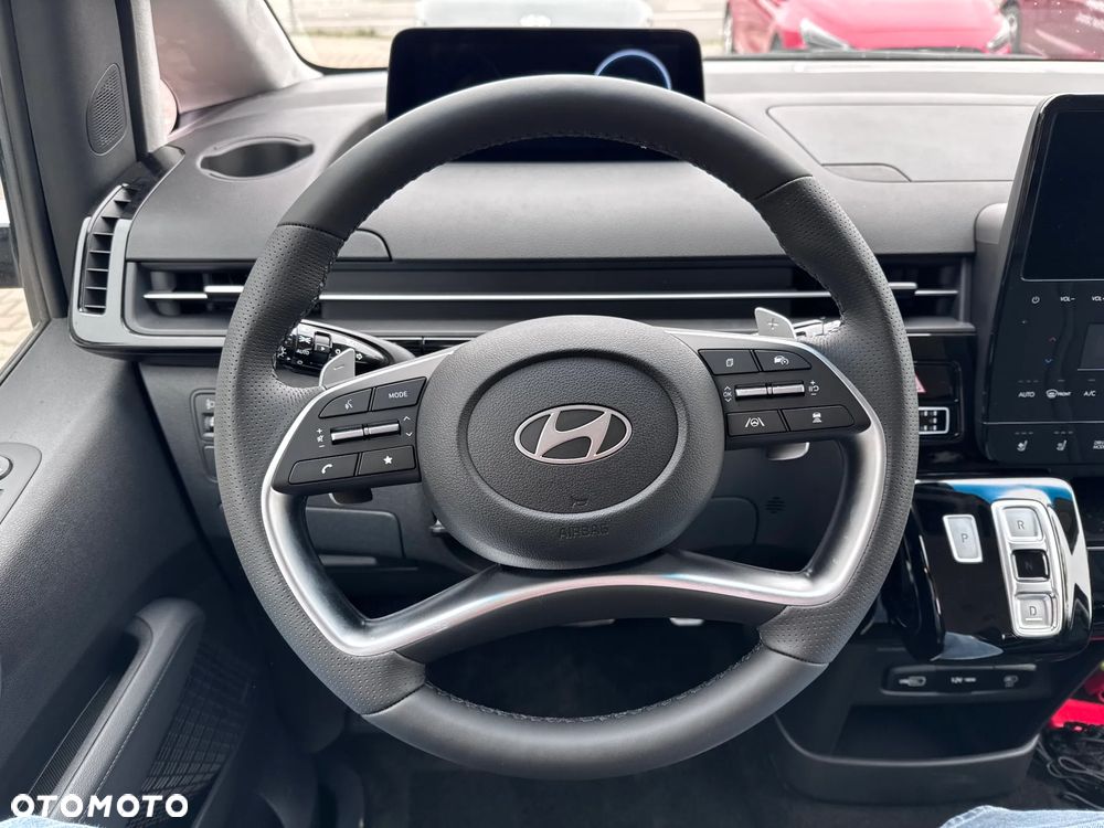 Hyundai Staria 1.6 T-GDI HEV Luxury - 27