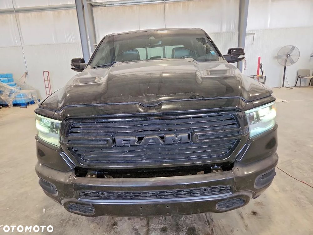 RAM 1500 5.7 Crew Cab Longbed Laramie Black - 5