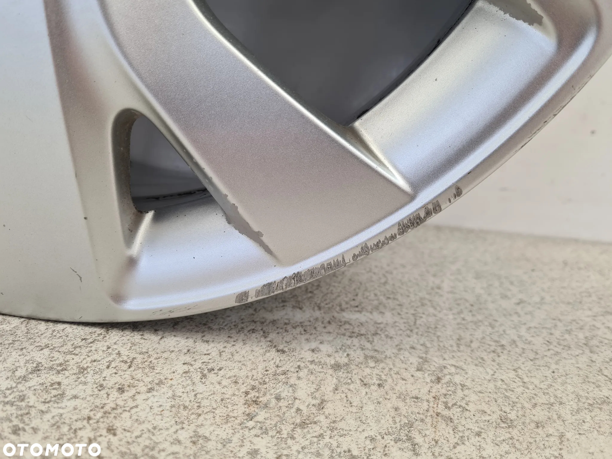 citroen c4 picasso ii felga aluminiowa 16 9677089777 - 2