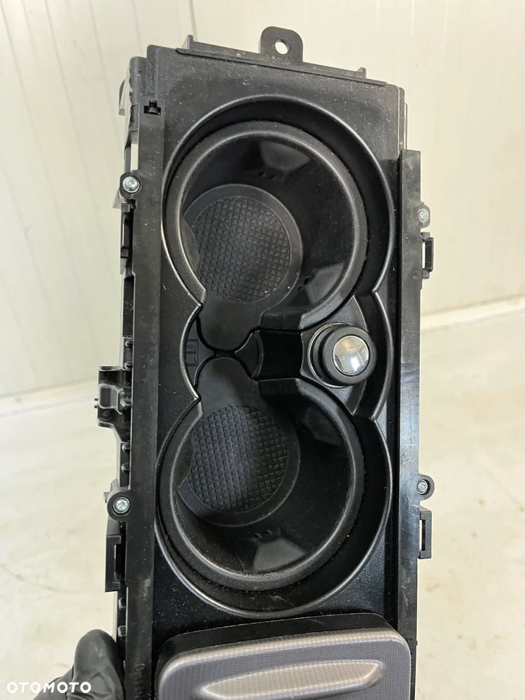 RANGE ROVER SPORT L494 UCHWYT KUBKÓW - 6