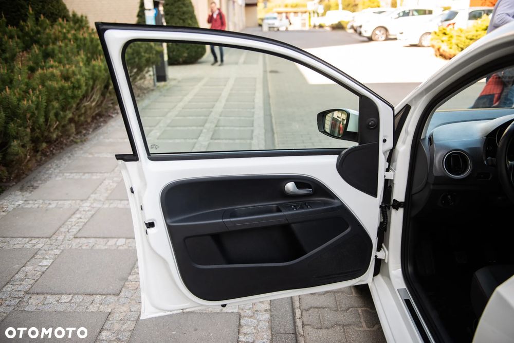 Volkswagen up! 1.0 street - 15