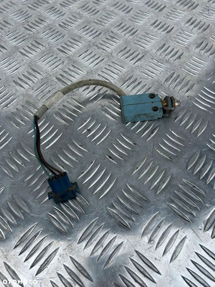 CZUJNIK KRAŃCÓWKA TEMPOMATU SCANIA 4 - 1