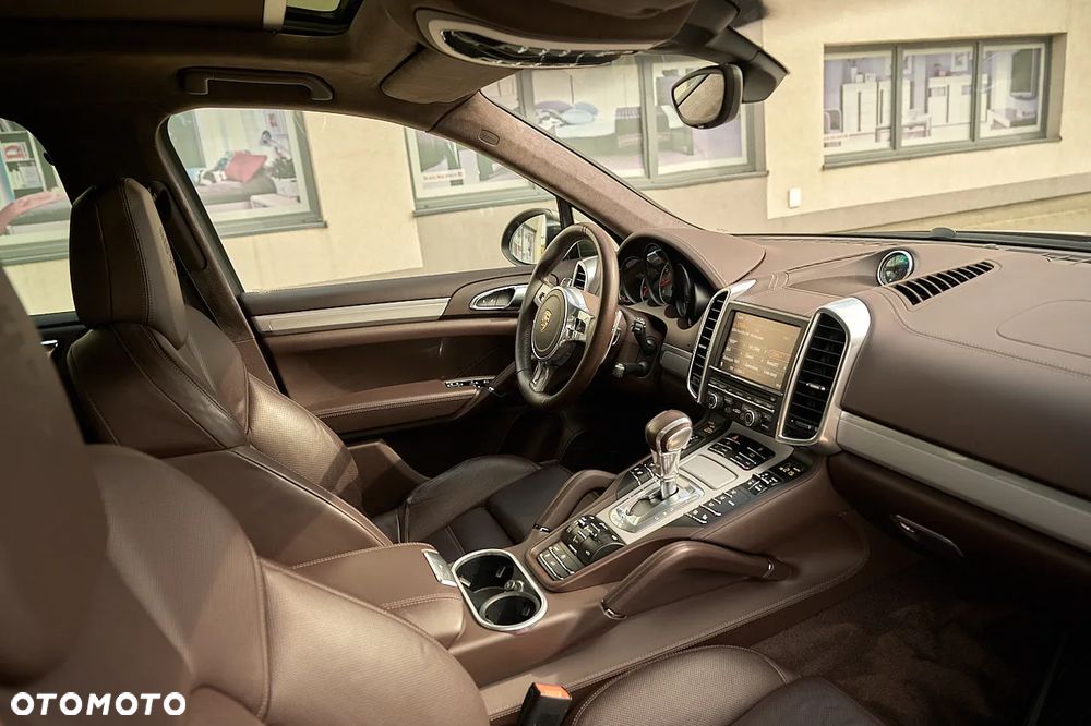 Porsche Cayenne - 16
