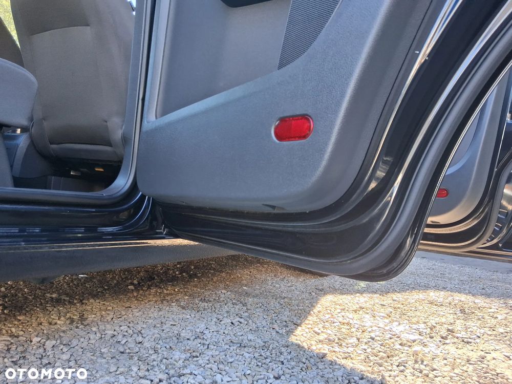 Volkswagen Touran - 24