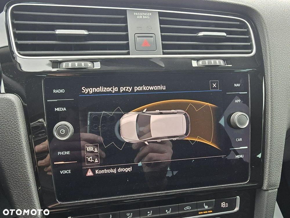 Volkswagen Golf - 28