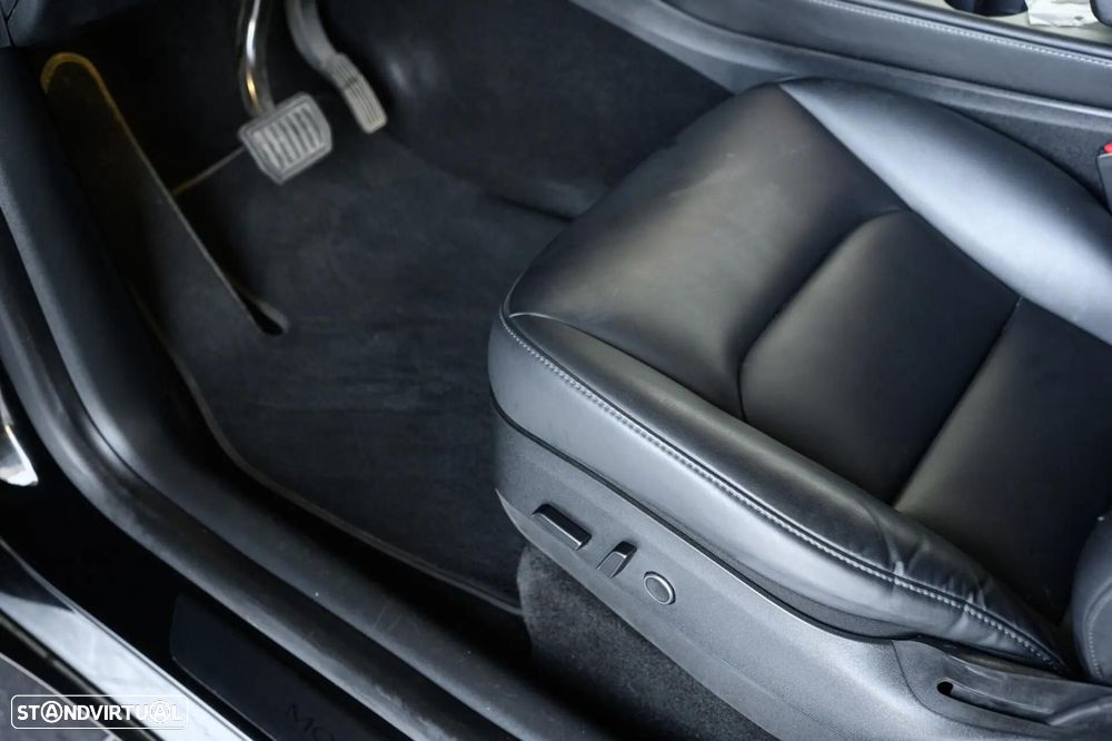 Tesla Model Y Long Range Dual Motor AWD - 26