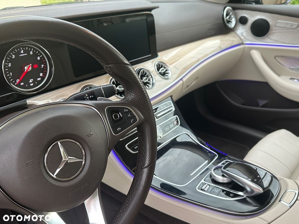 Mercedes-Benz Klasa E 300 9G-TRONIC - 12