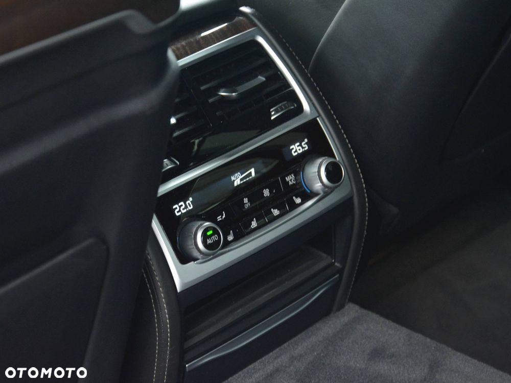 BMW Seria 7 740Le xDrive iPerformance - 12