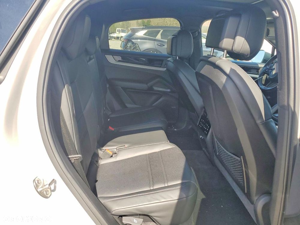 Porsche Cayenne - 12