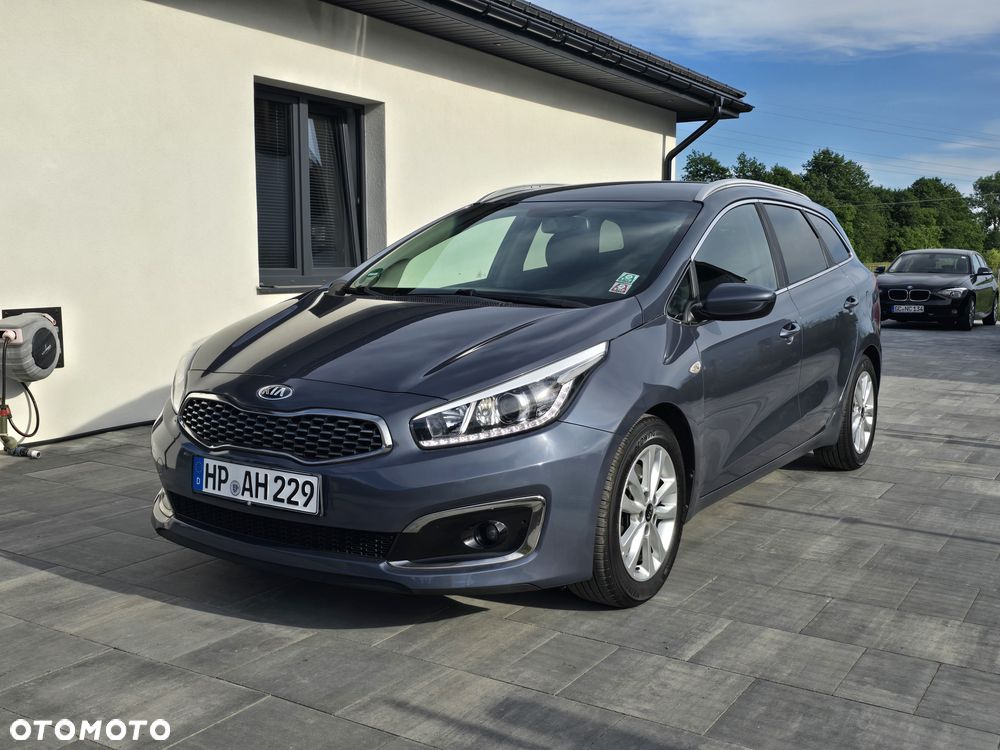 Kia Ceed 1.6 GDI Dream Team Edition - 1