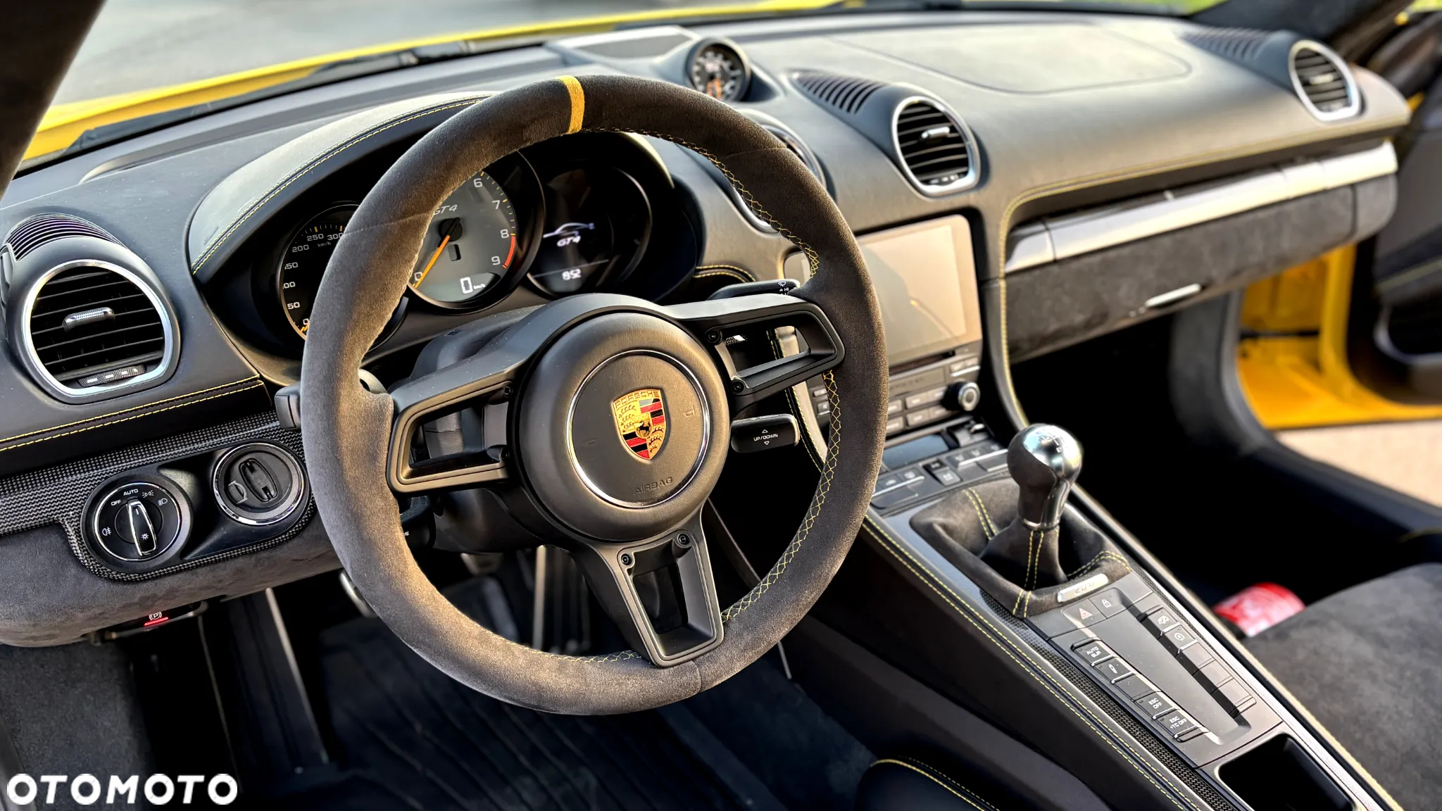 Porsche 718 Cayman GT4 - 13