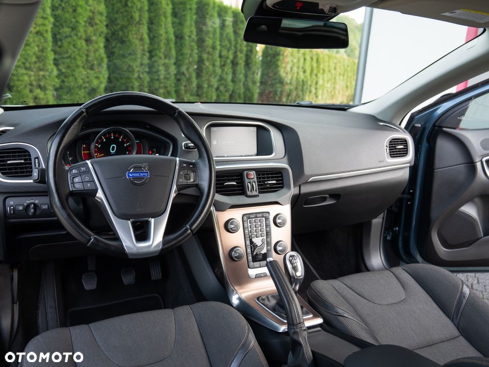Volvo V40 T4 Momentum - 24