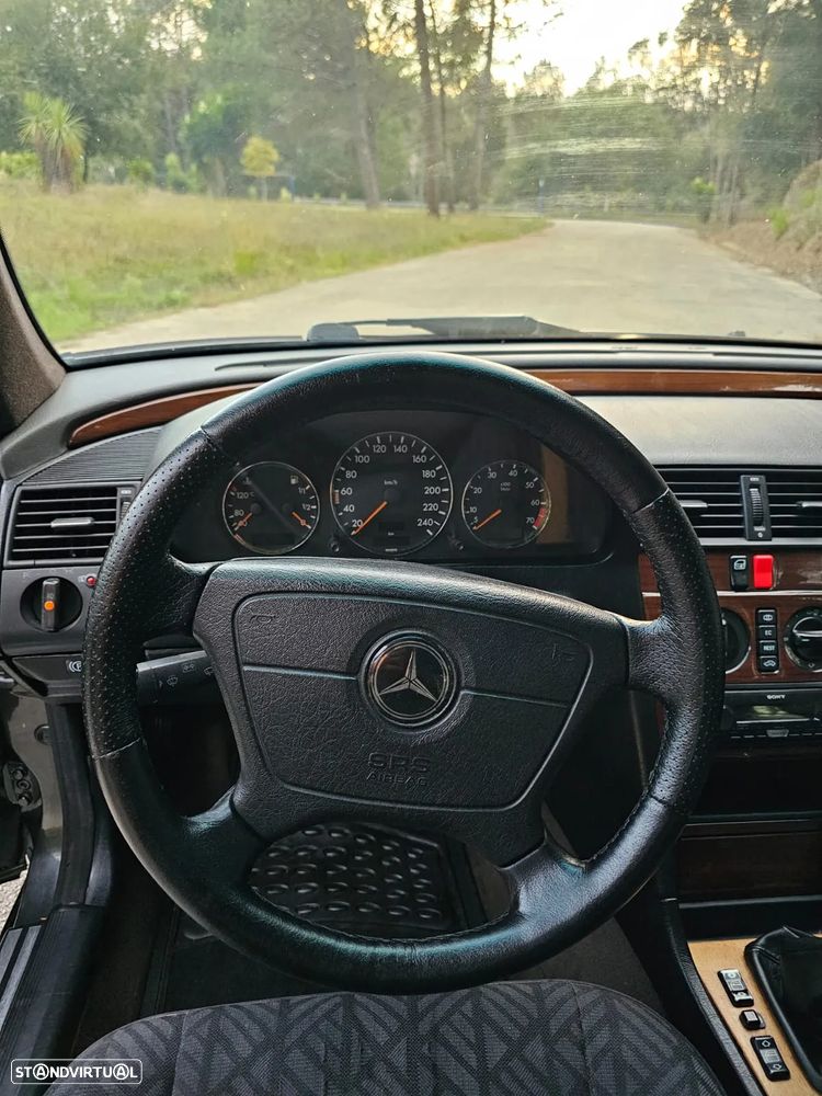Mercedes-Benz 180 - 14