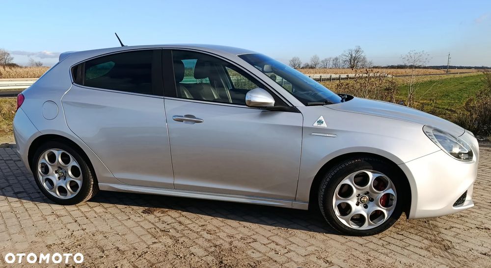 Alfa Romeo Giulietta 1.8 TBi 16V Quadrifoglio Verde - 4
