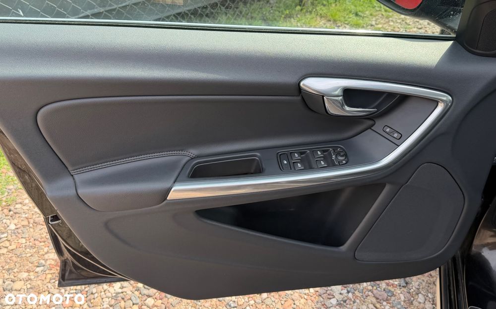 Volvo V60 D4 Drive-E Momentum - 23