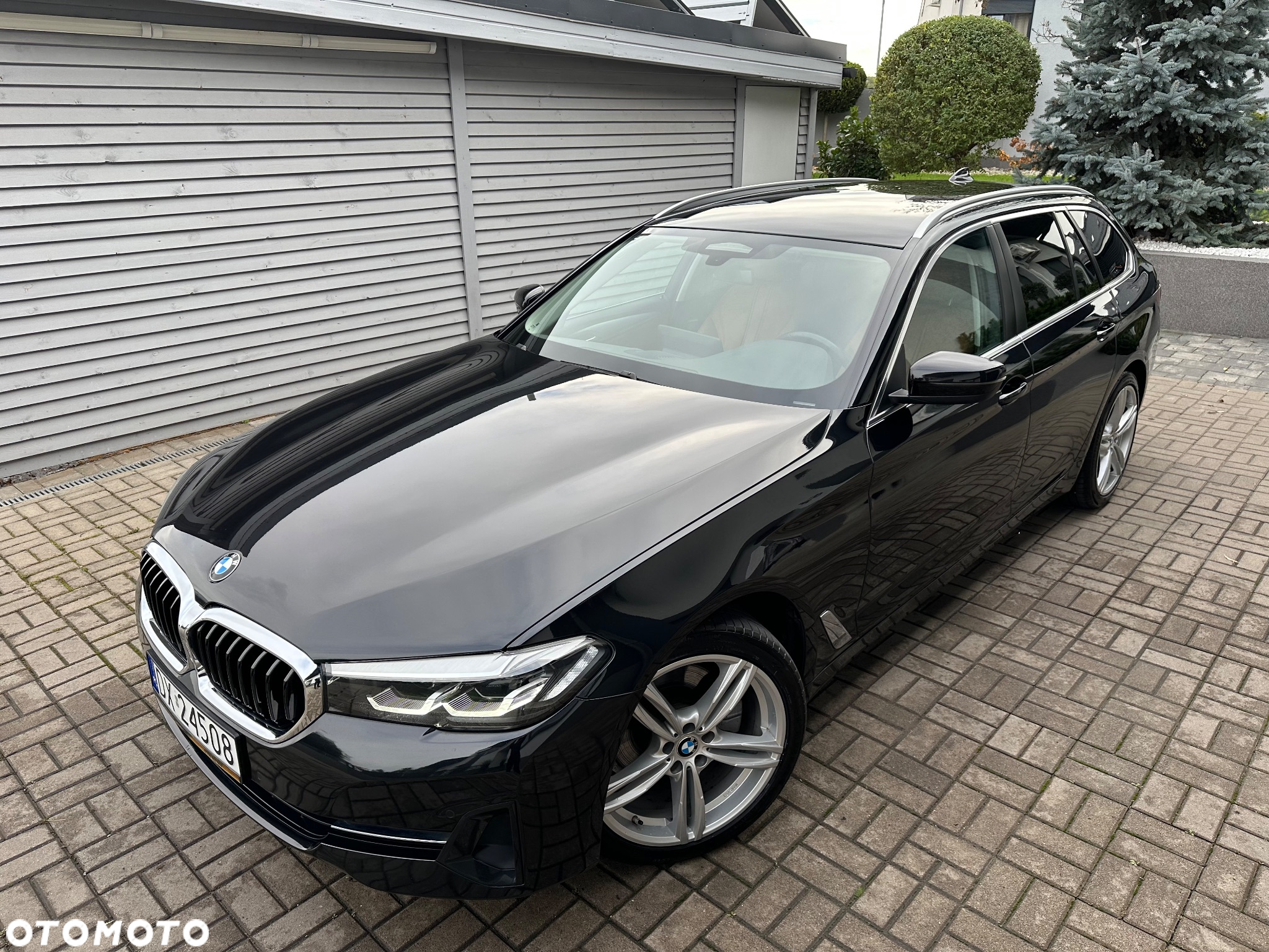 BMW Seria 5 520d xDrive Touring - 9