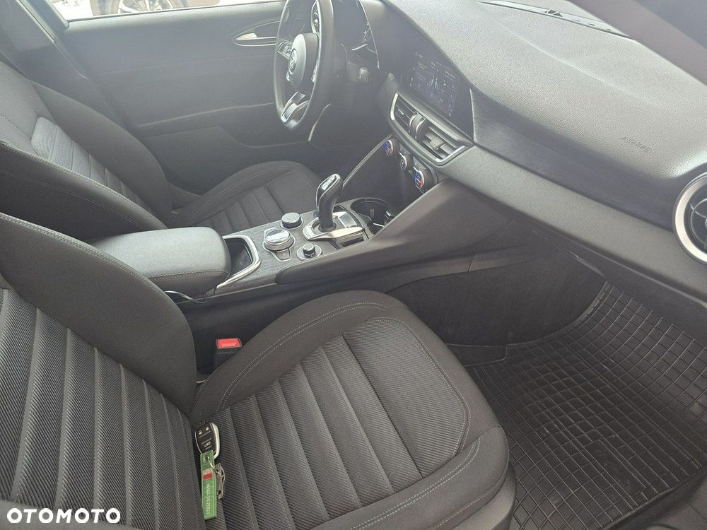 Alfa Romeo Giulia - 13