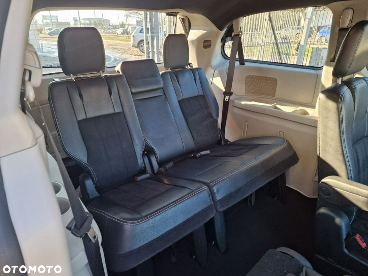 Dodge Grand Caravan - 29