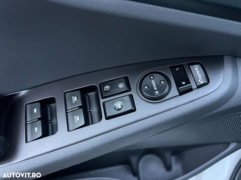 Hyundai IONIQ 1.6 GDI Premium - 24