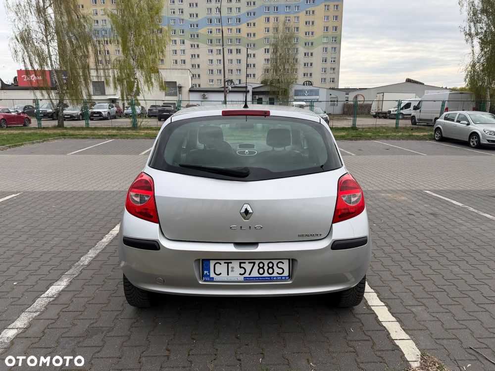 Renault Clio 1.2 16V 75 Expression - 6