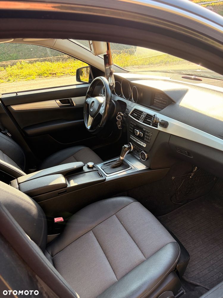 Mercedes-Benz Klasa C 220 CDI DPF (BlueEFFICIENCY) 7G-TRONIC Avantgarde - 10