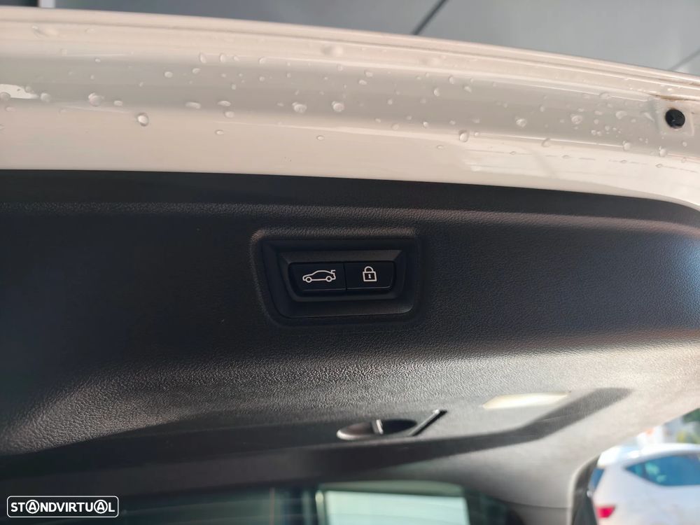 BMW 330 e Pack Desportivo M Auto - 14