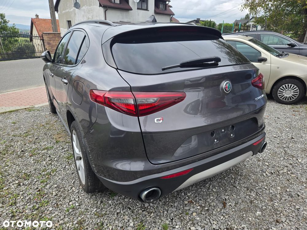Alfa Romeo Stelvio 2.0 Turbo 16V AT8-Q4 Veloce Ti - 4